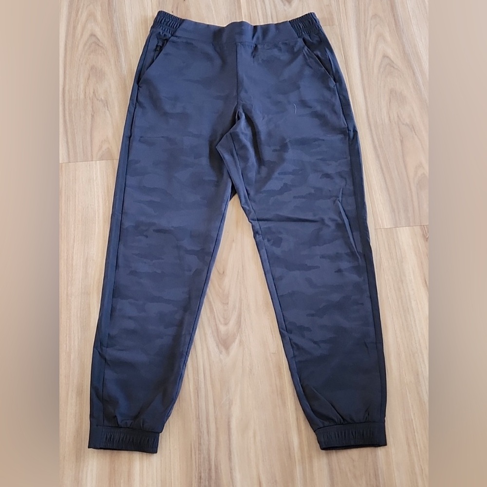 Athleta sz 12  Camouflage Camo Joggers Pants leggings dark camo